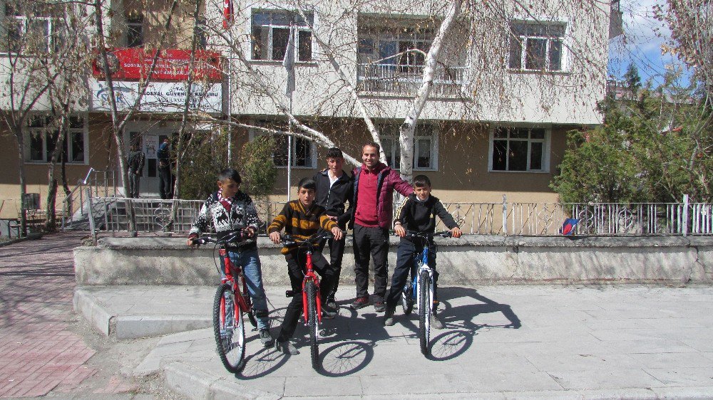 Kaymakam Uzan, Başarılı Sporcuları Kabul Etti