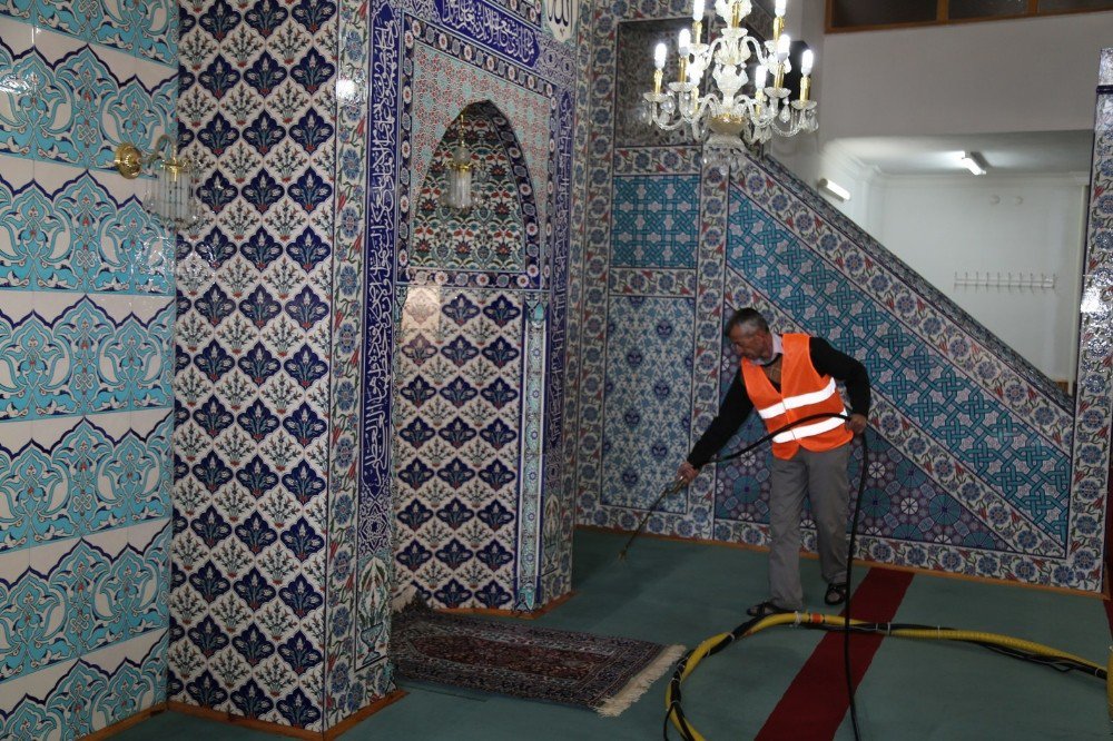 Niğde Belediyesi Camileri Ramazan’a Hazırlıyor