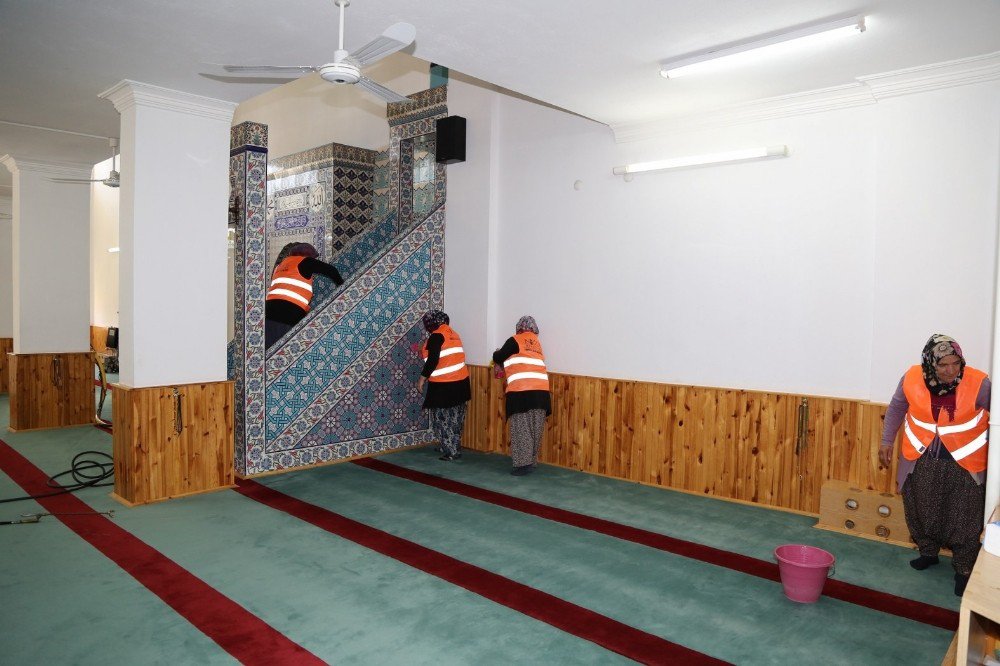 Niğde Belediyesi Camileri Ramazan’a Hazırlıyor