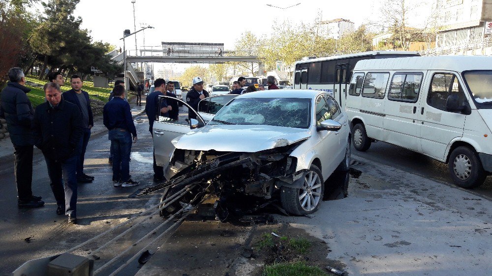 Piyalepaşa Bulvarı’nda Trafik Kazası : 3 Yaralı