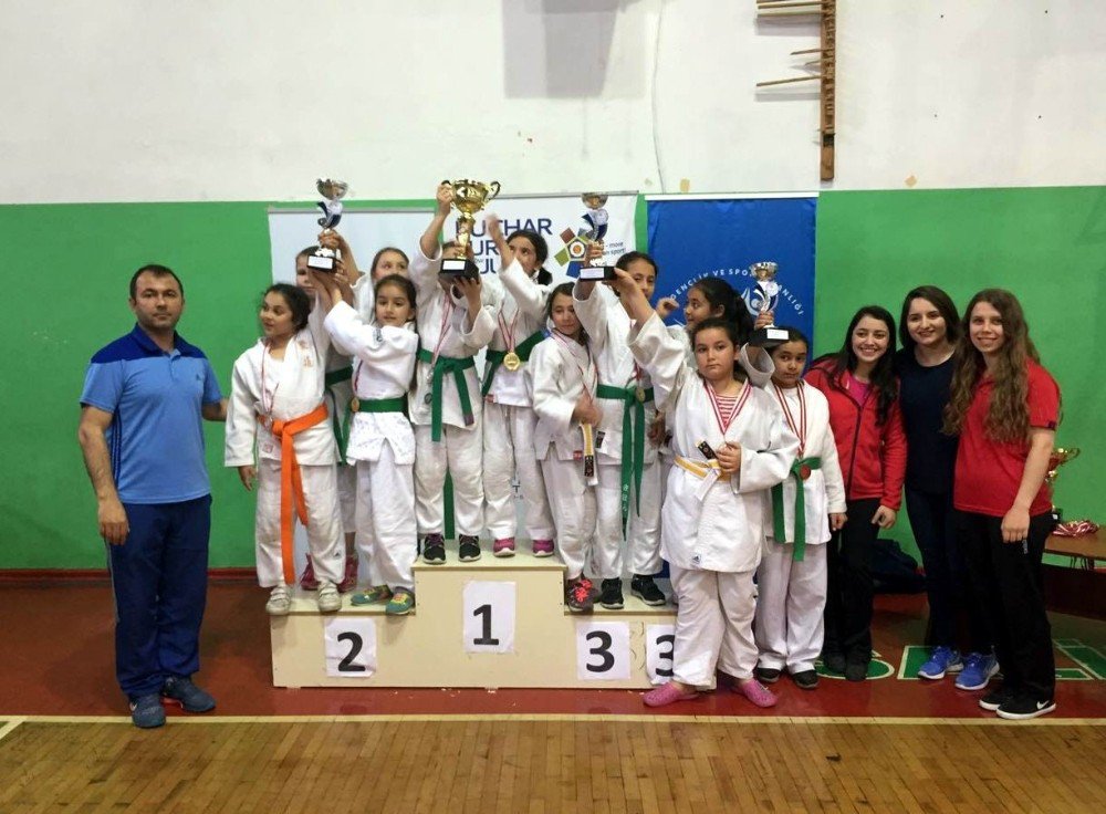 Salihlili Minikler Judo Da Kapıştı