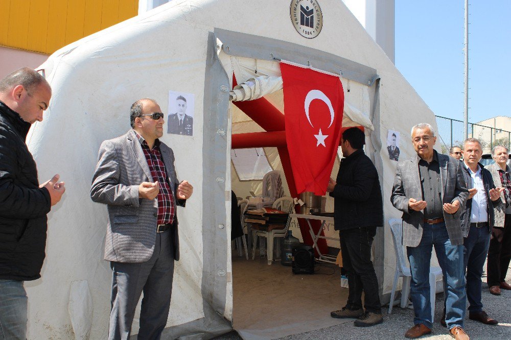 Tunceli’de Şehit Olan Pilot İçin Taziye Çadırı Kuruldu