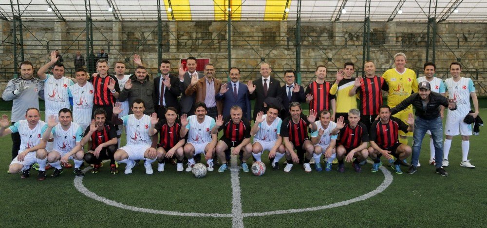 Uşak’ta Kurumlar Arası Futbol Turnuvası Başladı