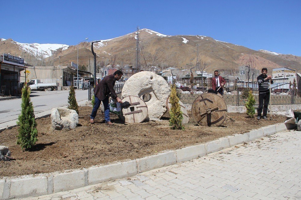 Başkale’deki Parklarda Düzenleme Çalışması