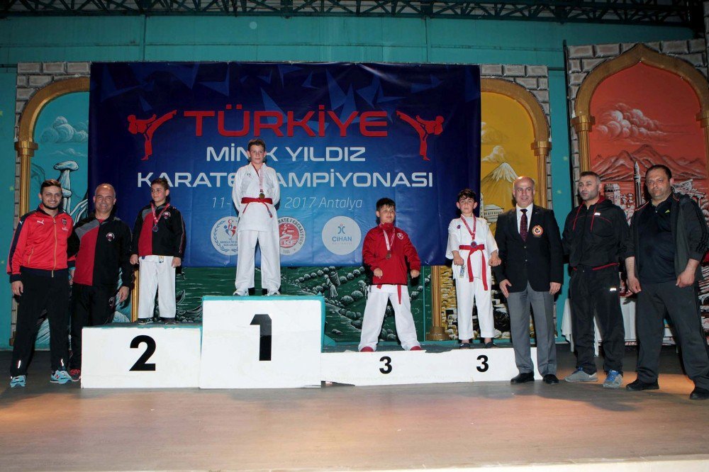 İhlas Koleji Sporcusu Karatede Türkiye Şampiyonu Oldu