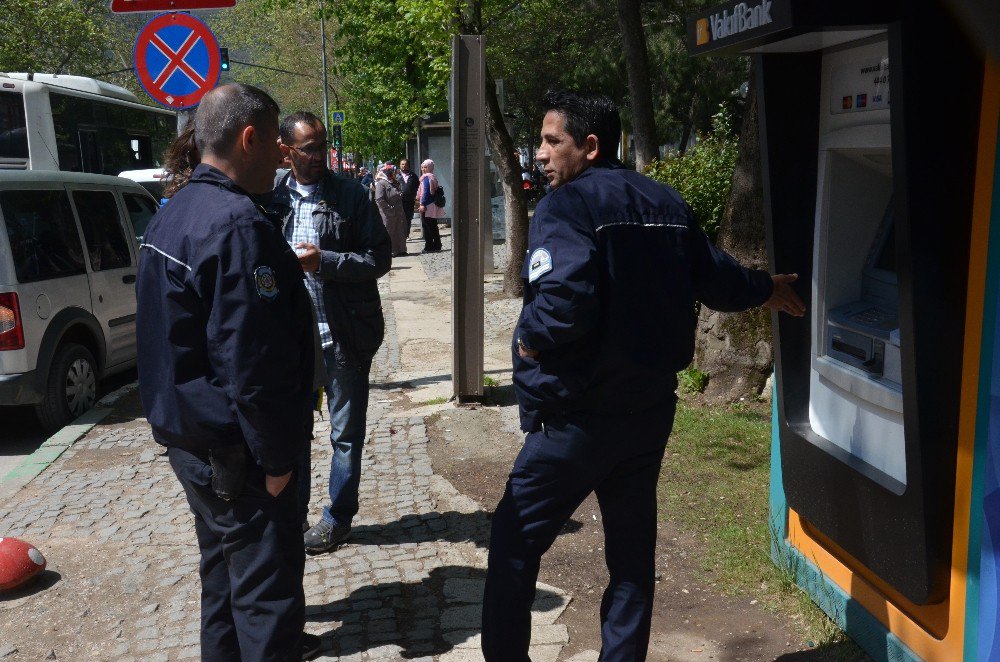 Banka Atm’sinde Düzenek İddiası Polisi Alarma Geçirdi