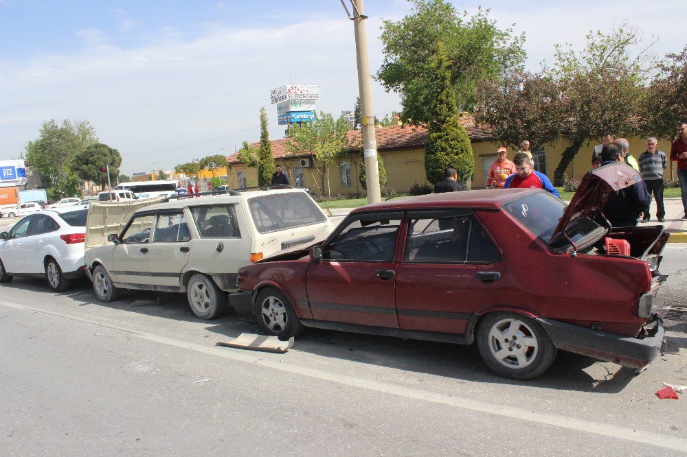 Denizli’de Zincirleme Kaza: 2’si Çocuk 3 Yaralı