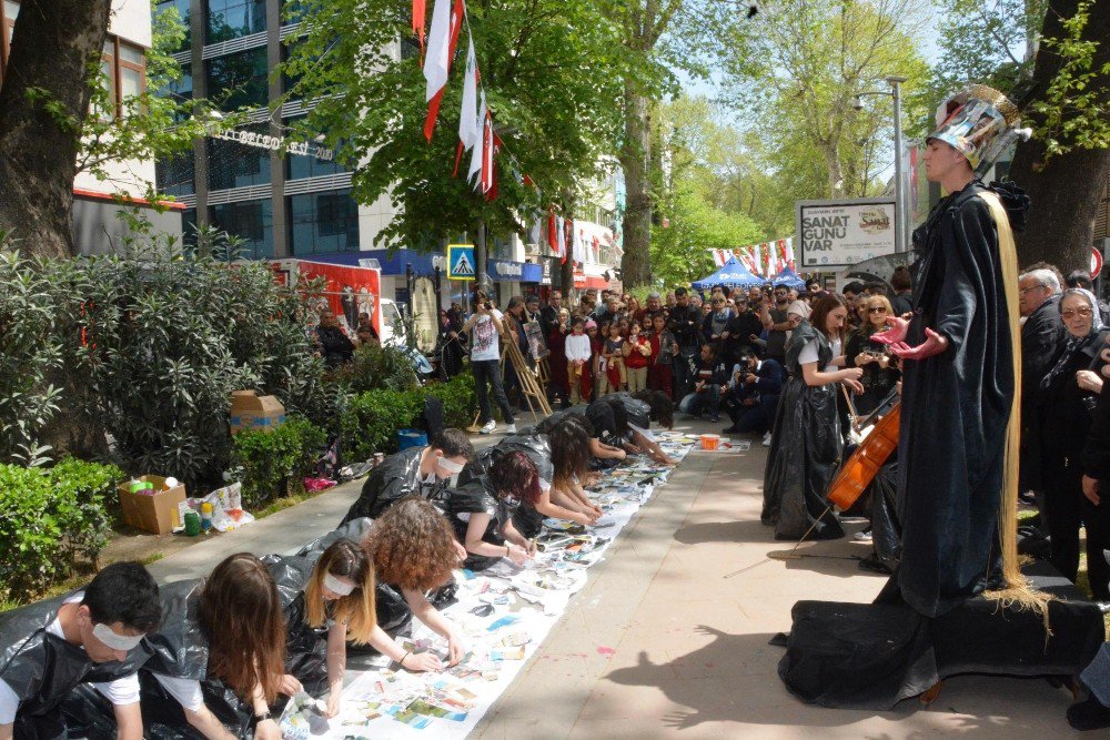 İzmit Sokakları Sanat Galerisi Oldu