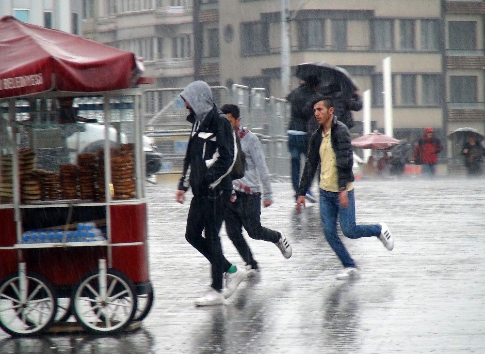 İstanbul’da Sağanak Yağış