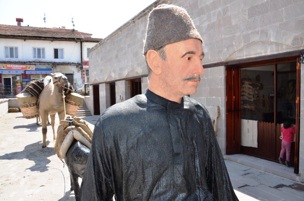 Malatya’da Bal Mumundan Yapılan Eserlerin Sergilendiği Açık Hava Müzesi Açıldı