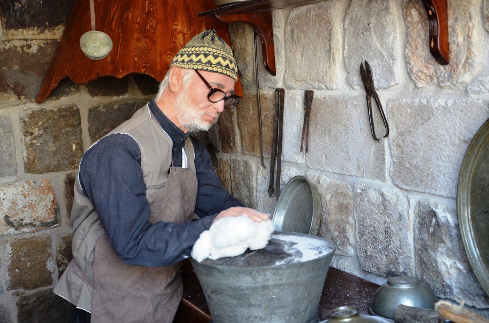 Malatya’da Bal Mumundan Yapılan Eserlerin Sergilendiği Açık Hava Müzesi Açıldı