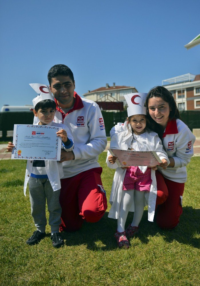 Maltepe’nin Minik Sağlıkçıları Görev Başında