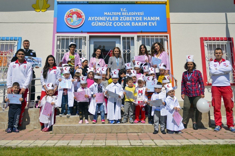 Maltepe’nin Minik Sağlıkçıları Görev Başında