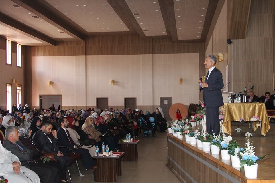 Oltu’da “Güven Toplumunun İslami Temelleri” Konferansı