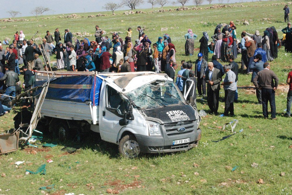 Trafik Kazasında Ölenlerin Cenazeleri Gözyaşları Arasında Morga Taşındı