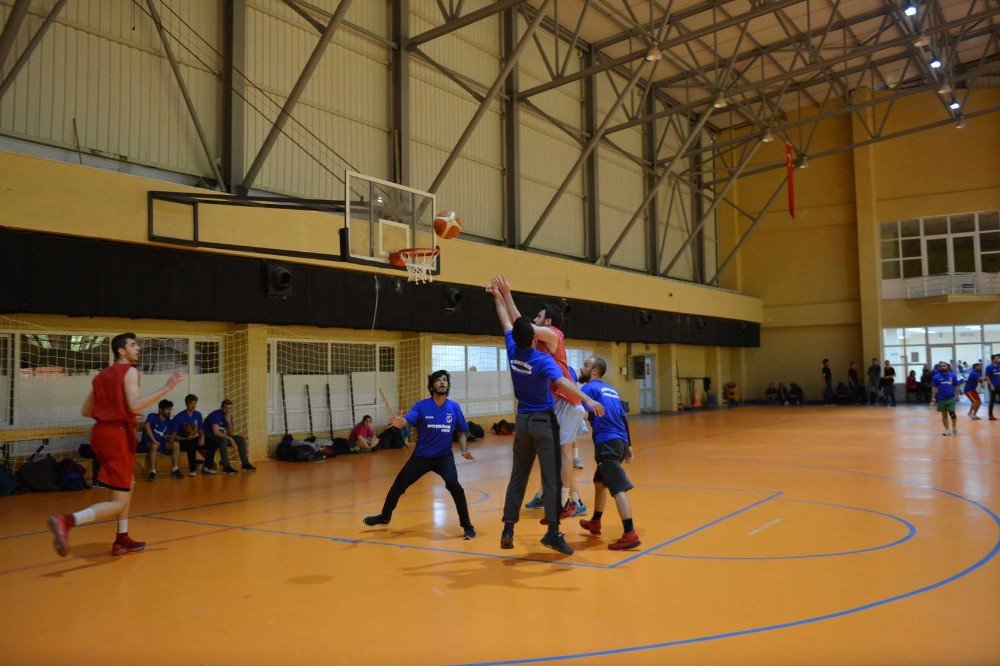 ‘Geleneksel Spor Şenlikleri’ Saü’de Başladı