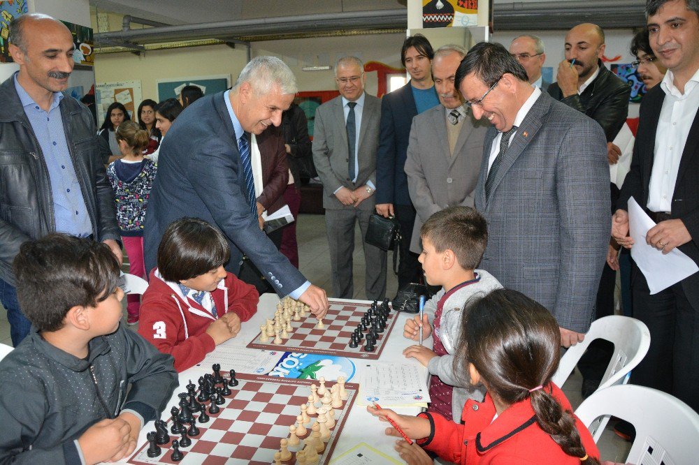 Söke’de Egemenlik Haftası Satranç Turnuvası