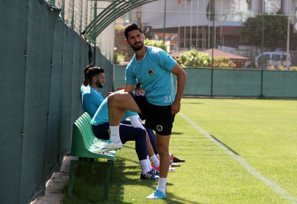 Emre Akbaba: “Alabildiğimiz Kadar Puan Alıp Üst Sıralarda Bitirmeye Çalışacağız”