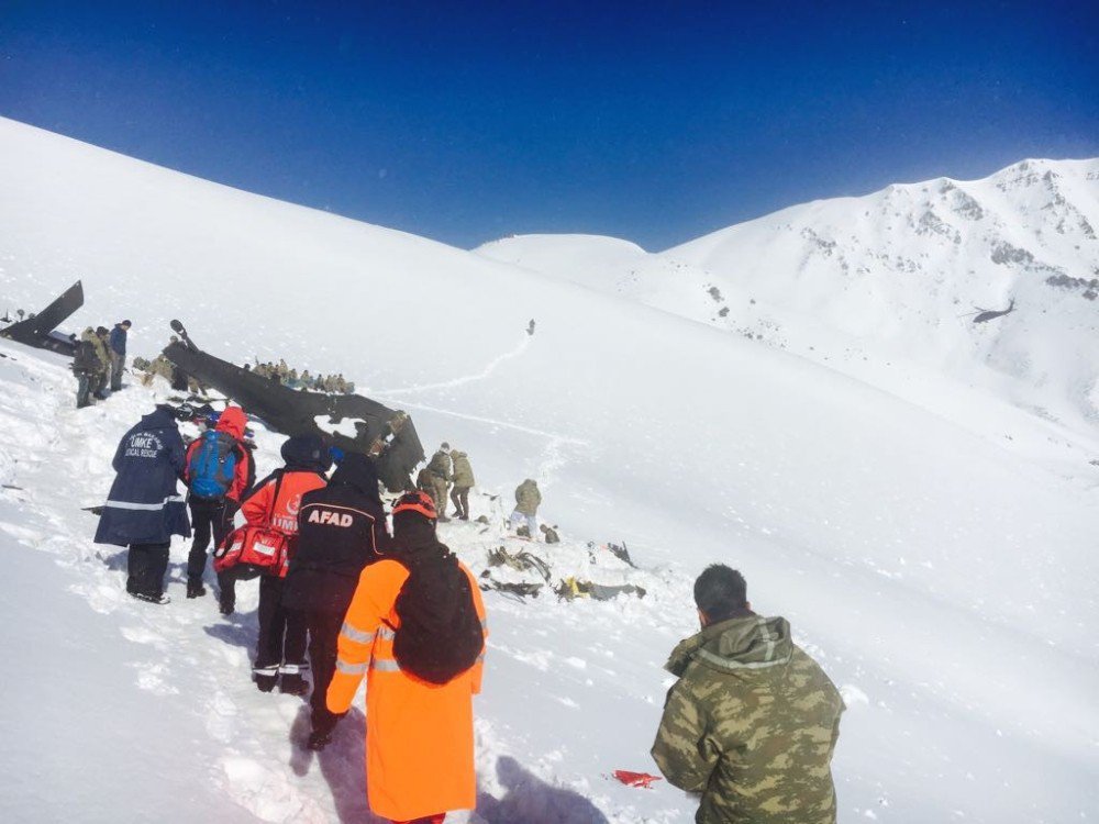 Helikopter Kazasında Kurtarma Ekipleri Zor Anlar Yaşamış