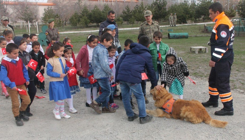 Öğrencilerden İl Jandarma Komutanlığına Ziyaret