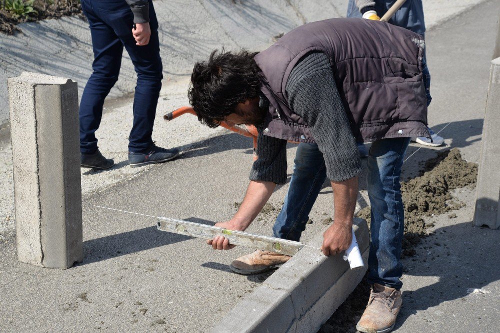 Başkan Bakıcı, Osmancık Caddesi’nde Devam Eden Kaldırım Çalışmalarını Yerinde İnceledi