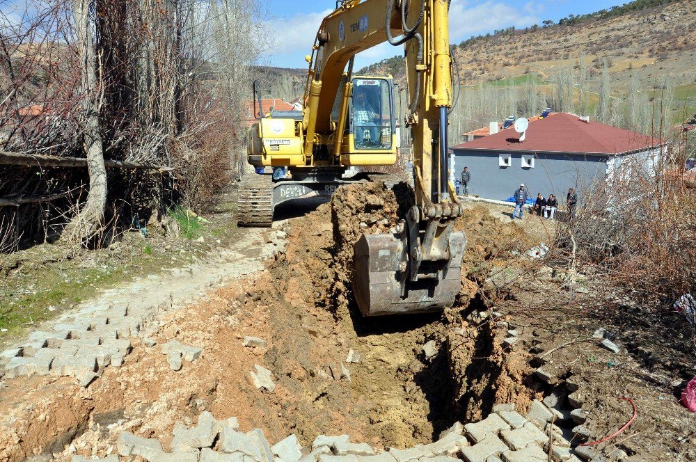 Yol Ve Metruk Ev Temizliği Çalışmaları Tüm Hızıyla Devam Ediyor