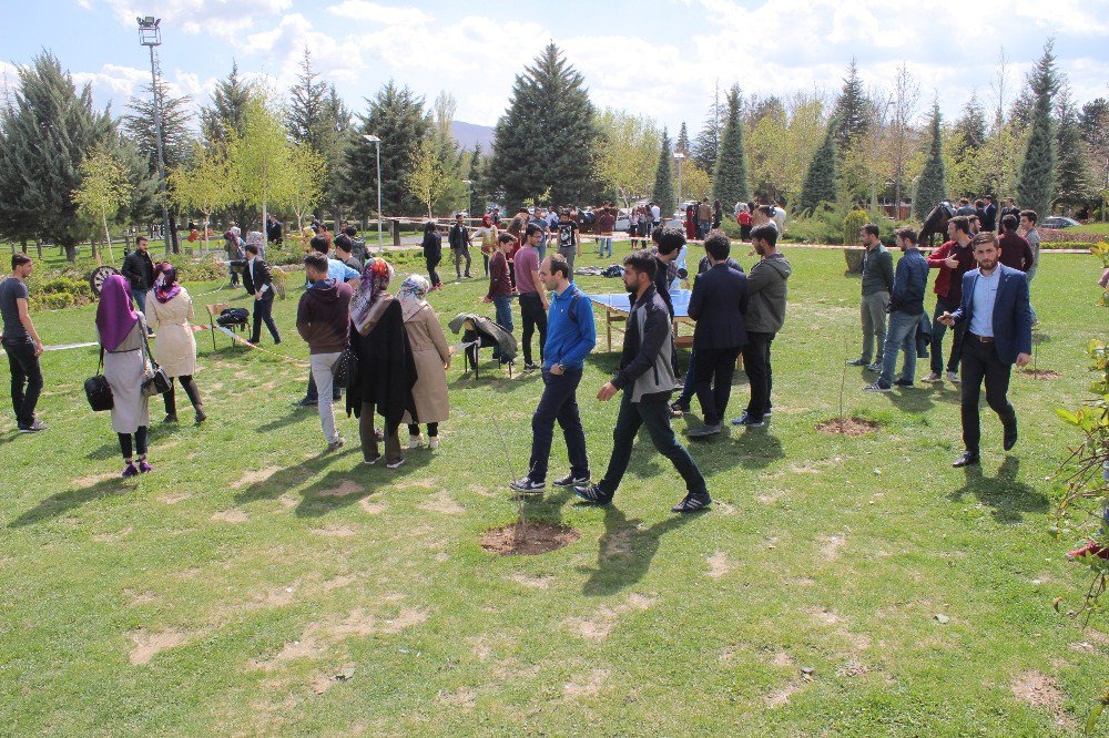 Gençler, Geleneksel Spor Dallarıyla Eğlendi