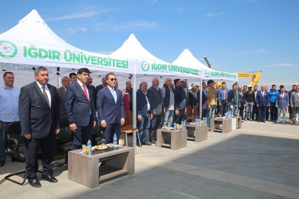 Iğdır Üniversitesi Çiftçilere 750 Ceviz Fidanı Dağıttı