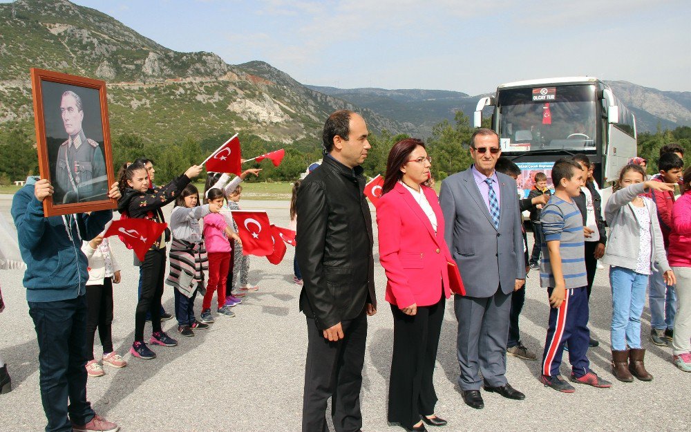 Jandarma’dan Çocuklara 5 Yıldızlı 23 Nisan Hediyesi