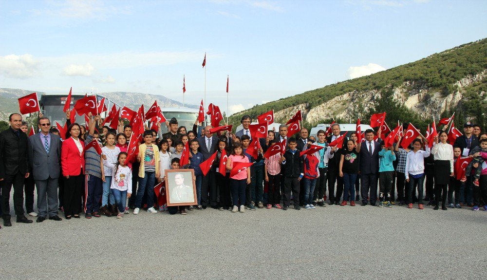 Jandarma’dan Çocuklara 5 Yıldızlı 23 Nisan Hediyesi