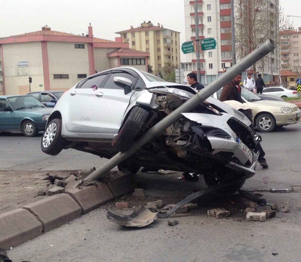 Hastaneye Yetişmek İsterken Kazaya Neden Oldu