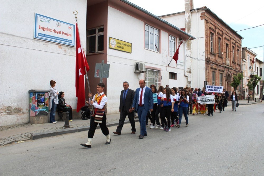 Balıkesir’de Uluslararası Halk Oyunları Festivali