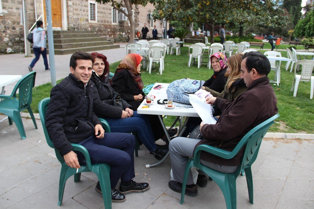 Manisa’da Çantasını Alan Park Ve Bahçelere Çıktı