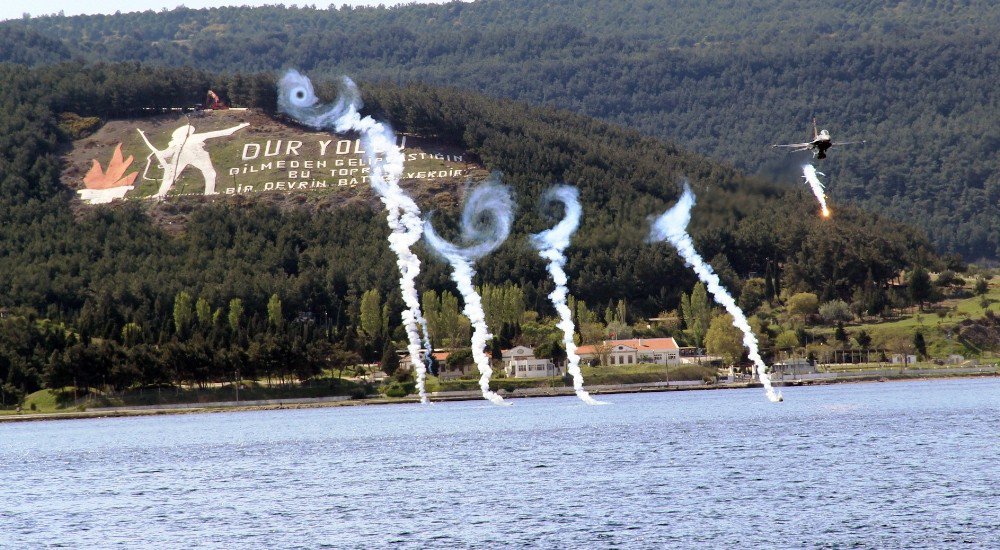 ’Solotürk’ Bir Kez Daha Hayran Bıraktı