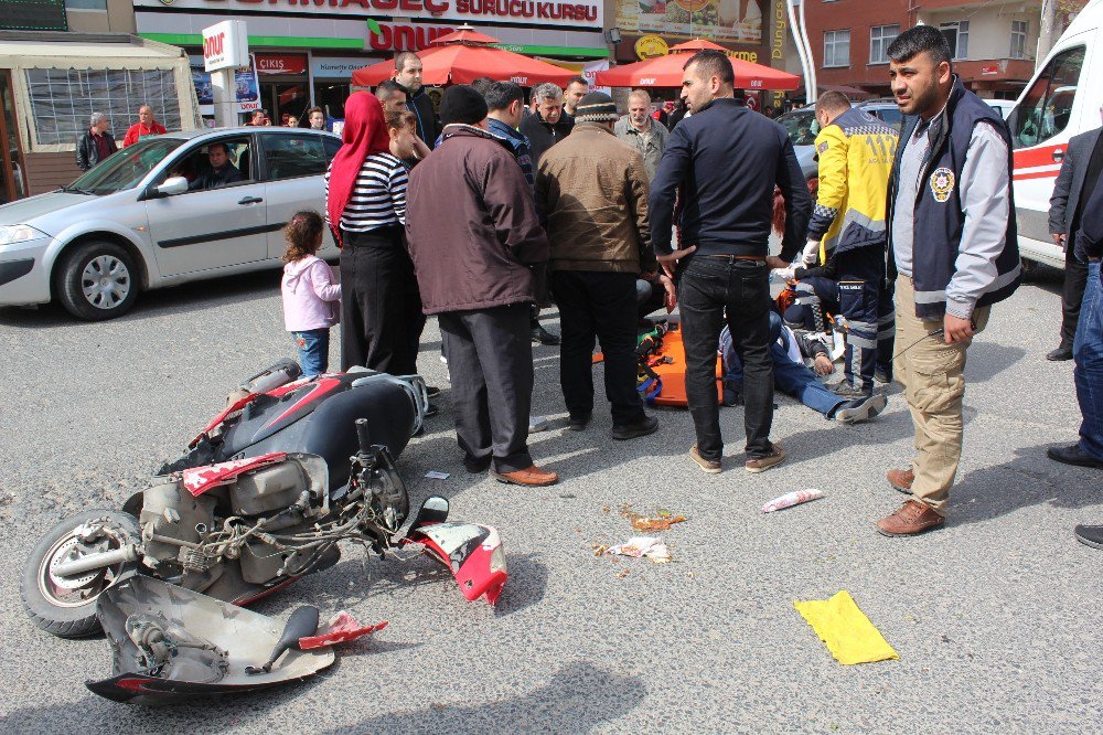 Minibüsle Motosiklet Çarpıştı: 1 Yaralı