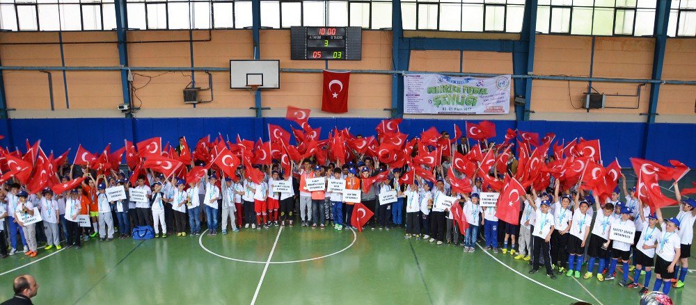 Bozüyük Belediyesi 23 Nisan Minikler Futsal Şenliği Muhteşem Final İle Sona Erdi