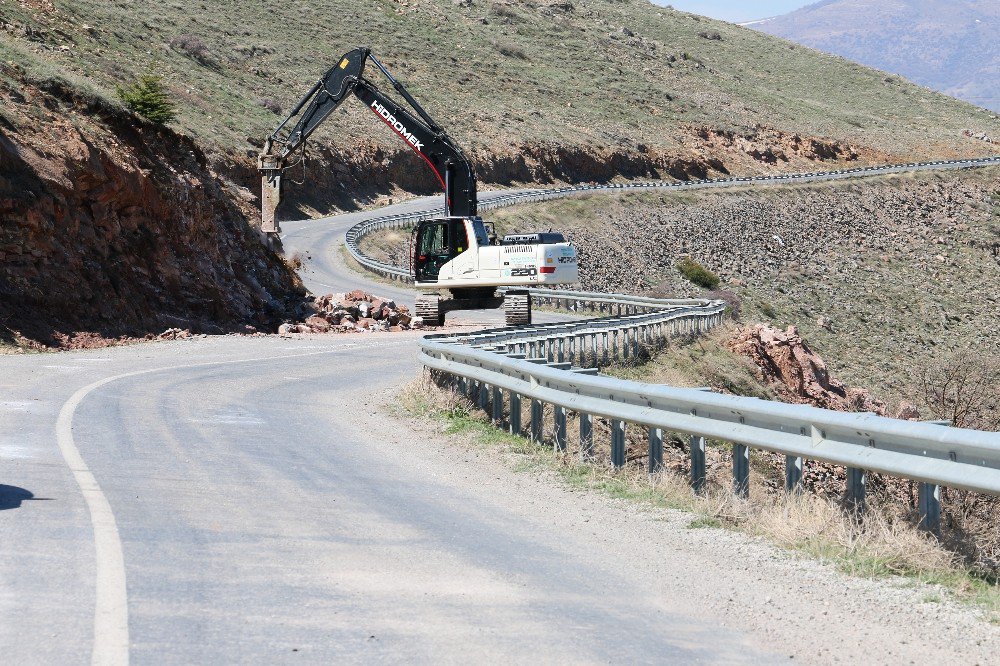 Yahyalı’da Mahalle Yollarındaki Düzenlemeler Devam Ediyor