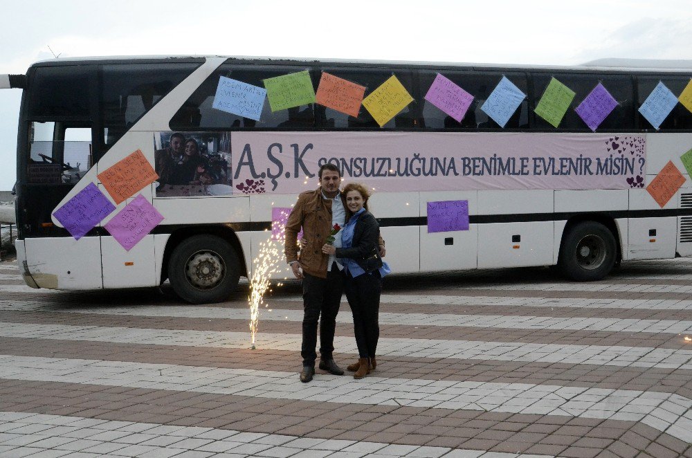 Aşk Otobüsüyle Evlenme Teklifi