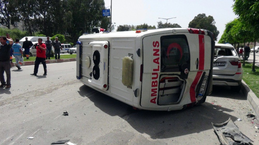 Adana’da Ambulans Kaza Yapıp Devrildi: 4 Yaralı