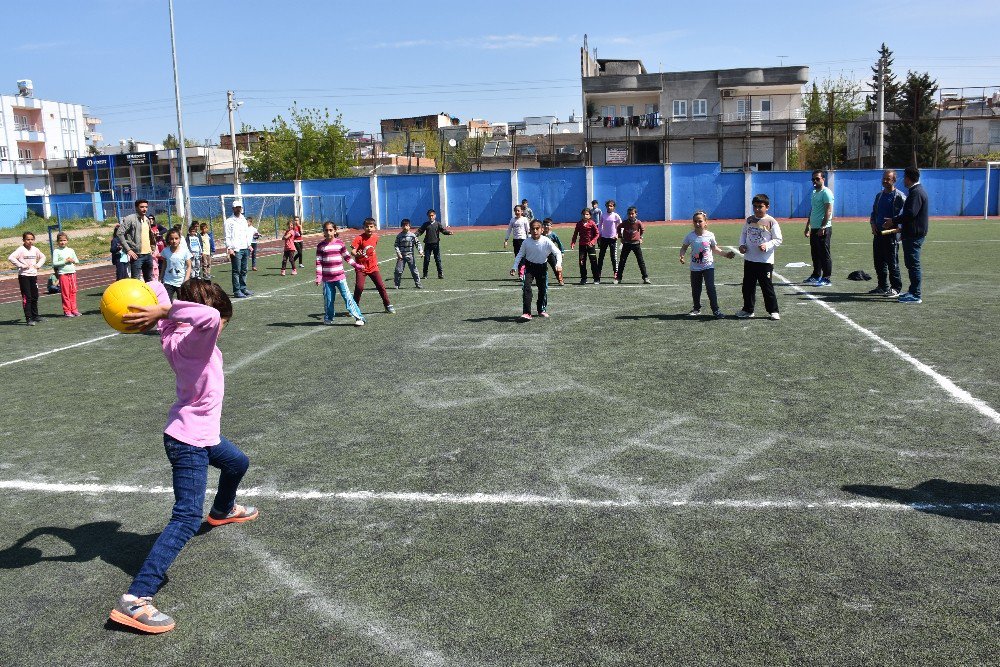 Kahta’da Sokak Oyunları Şenliği Düzenlendi