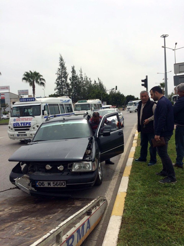 Manavgat’ta Trafik Kazası: 3 Yaralı