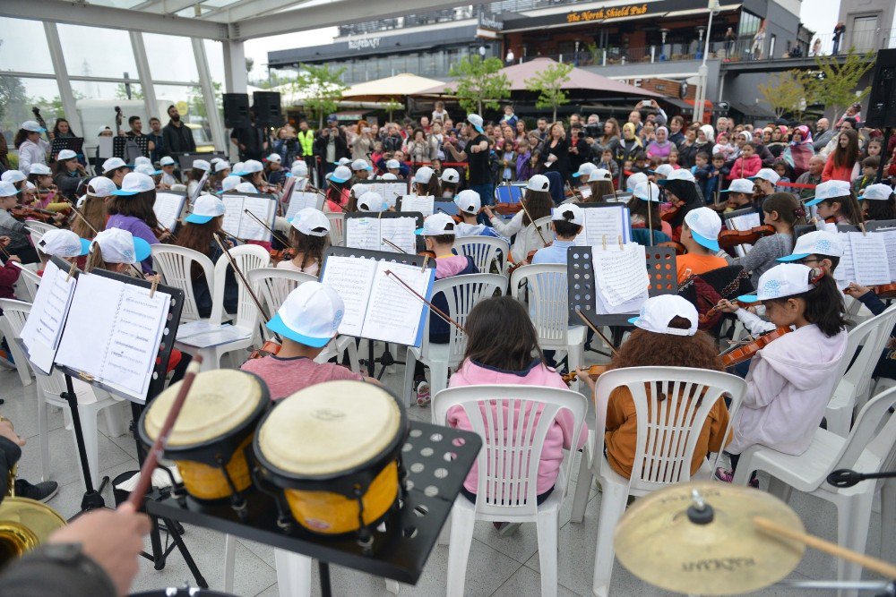 “Barış İçin Müzik Orkestraları”ndan Muhteşem Konser