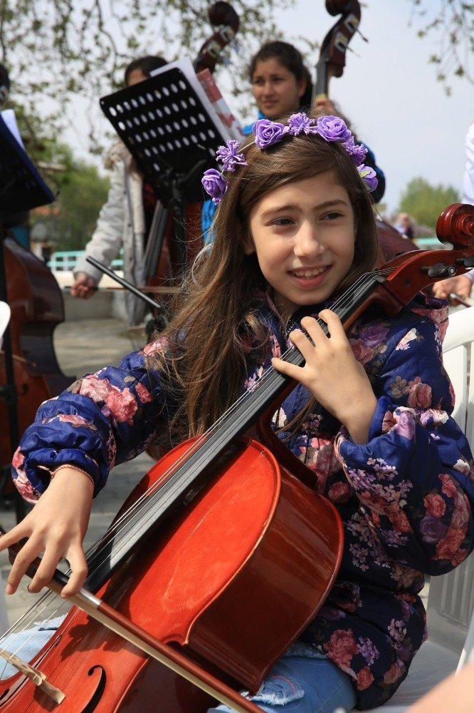 Gölyazı’da Renkli Turizm Haftası Kutlaması