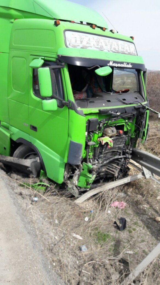 Erzurum’da Feci Kaza: 2 Ölü 3 Yaralı