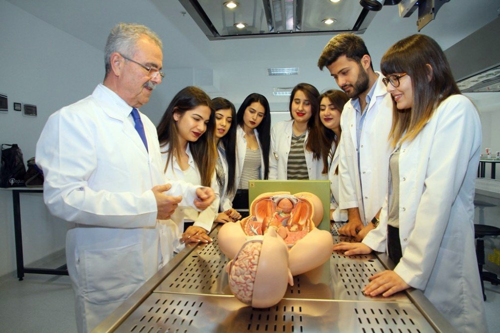 İzmir Ekonomi’de Tıp Fakültesi Müjdesi