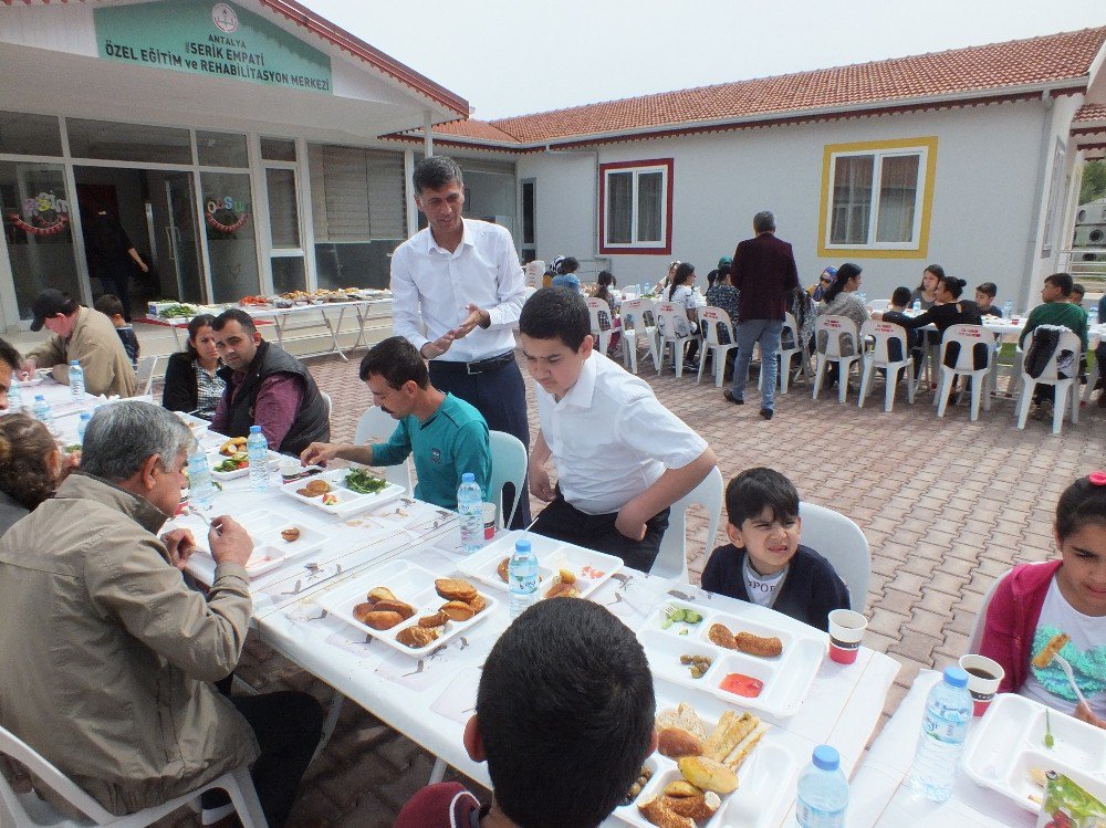 Özel Çocuklar, Çocuk Bayramını Kutladı