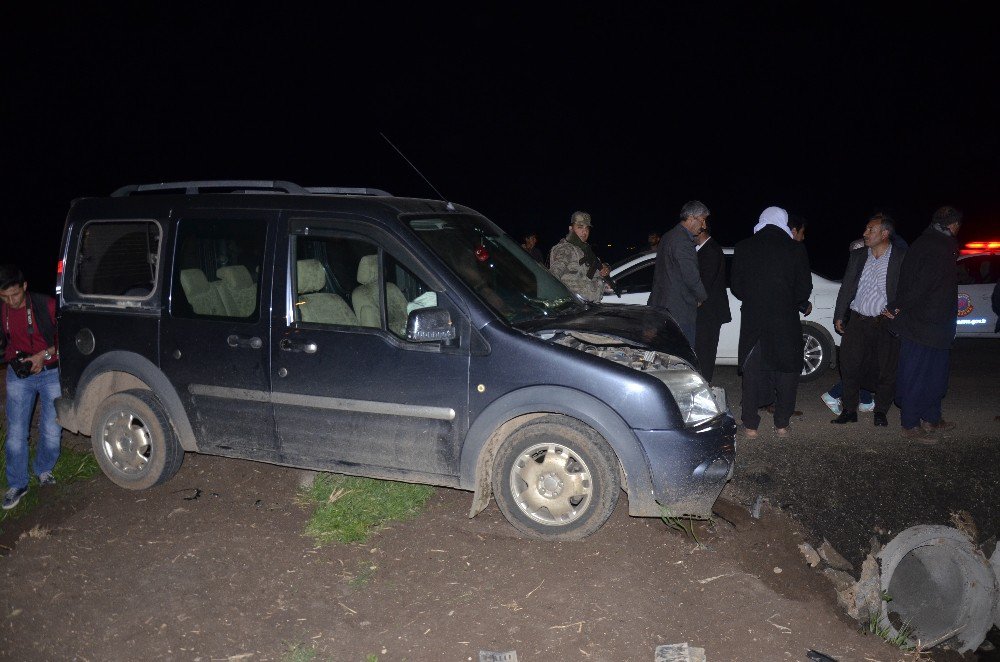 Otomobiller Kafa Kafaya Çarpıştı: 6 Yaralı