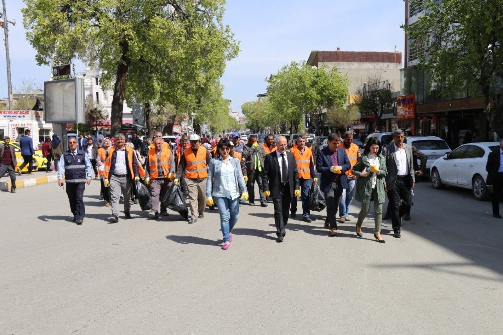 Iğdır’da Şehir Merkezinde Temizlik Çalışması