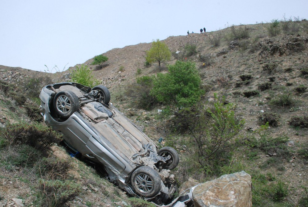 Uçuruma Yuvarlanan Otomobilden Sağ Çıktılar