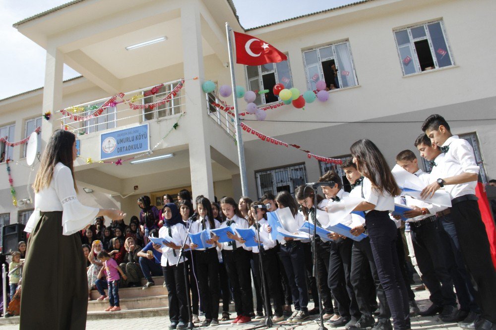 Vedaş Sınırdaki Öğrencilere Kırtasiye Malzemesi Hediye Etti